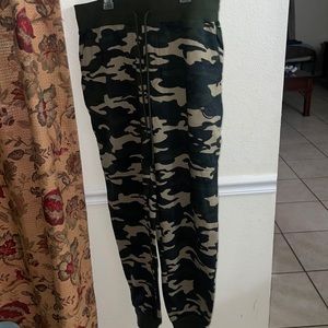 NEW CAMO TRUE RELIGION SWEATPANTS size Large